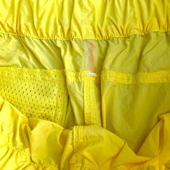 NWT Free People Parachute Shorts Yellow. Size S. Front and back pockets. - Picture 5 of 6